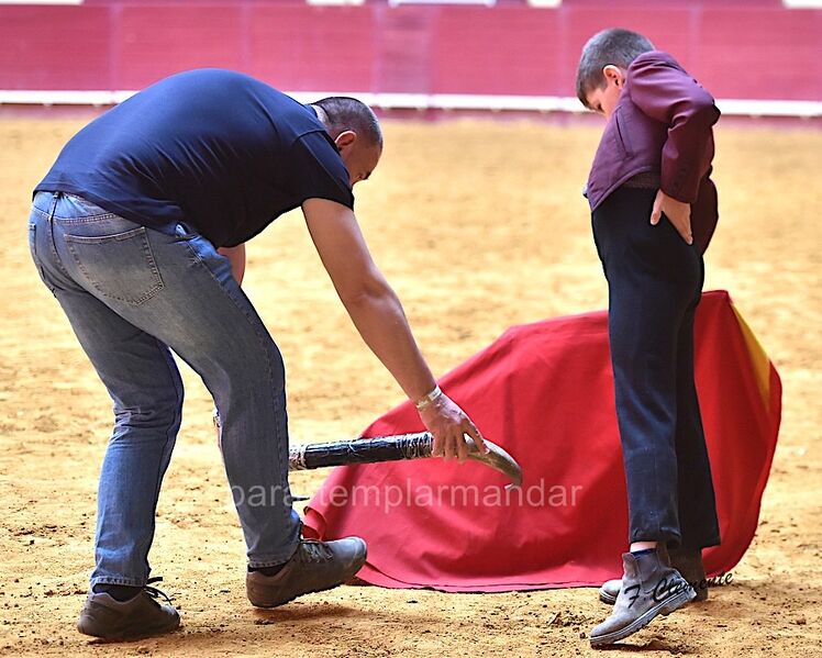 Ficheiro:Vem tourear F15.jpg