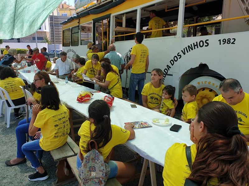 Ficheiro:Amigos da Galera F10.jpg