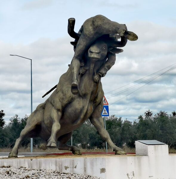 Ficheiro:Monumento-ao-Forcado Cuba ROP.jpg