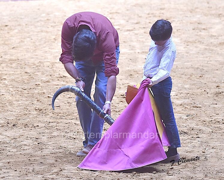 Ficheiro:Vem tourear F4.jpg